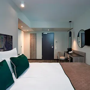 4* 酒店 Leonardo West